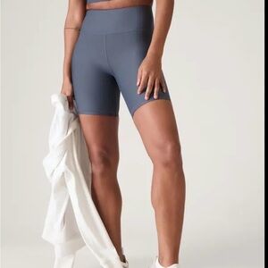 Athleta Interval Stash 7” Short Grey size S like new!